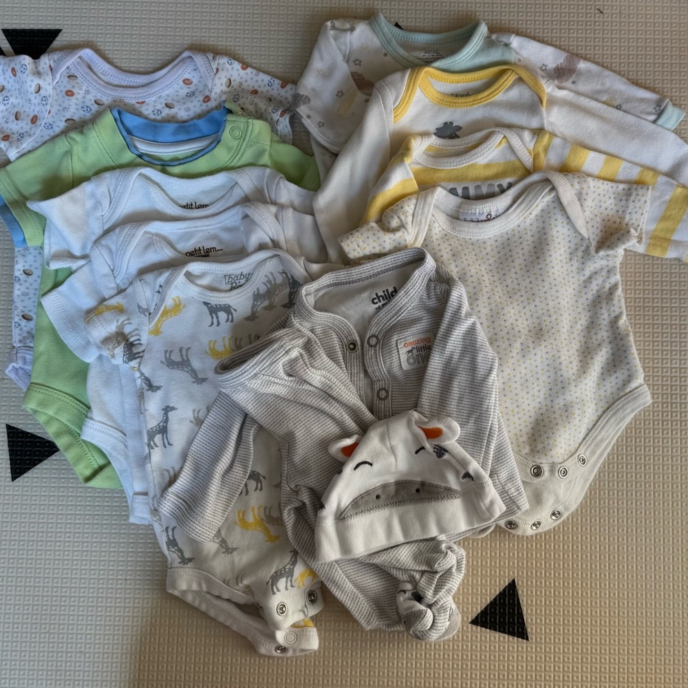 27 outfit lot of unisex newborn to 6 months baby clothing